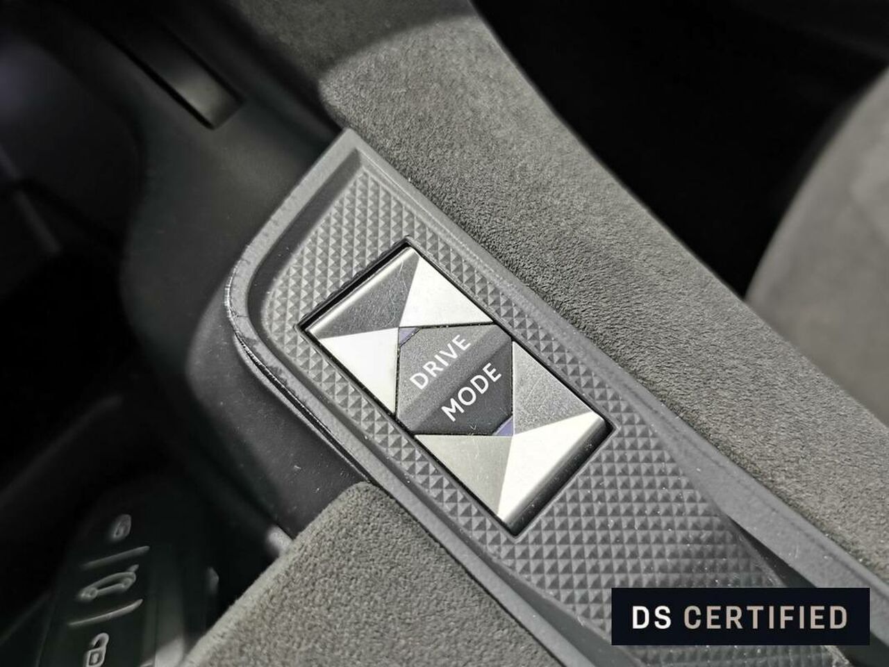 Foto DS Automobiles DS 7 25
