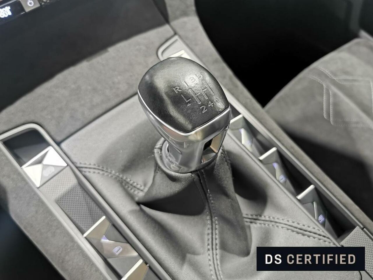 Foto DS Automobiles DS 7 15