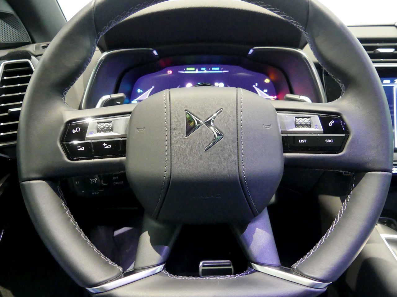Foto DS Automobiles DS 7 17