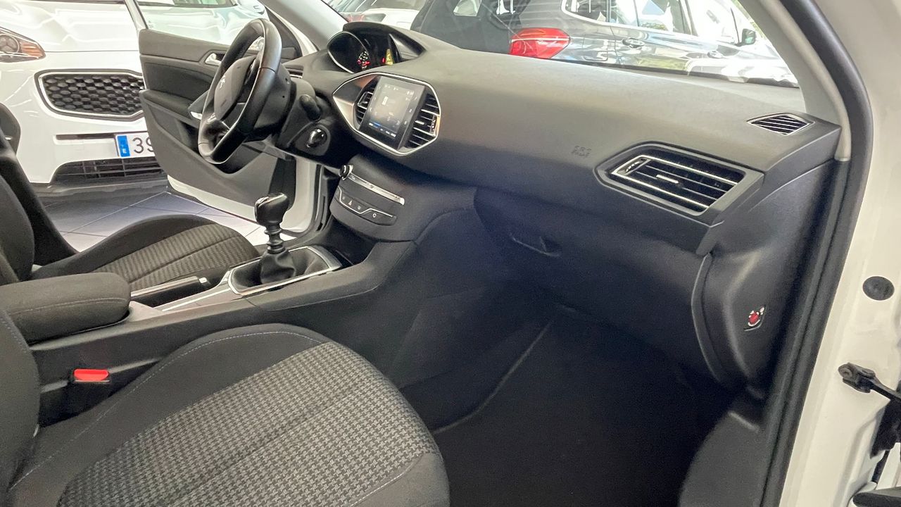 Foto Peugeot 308 8