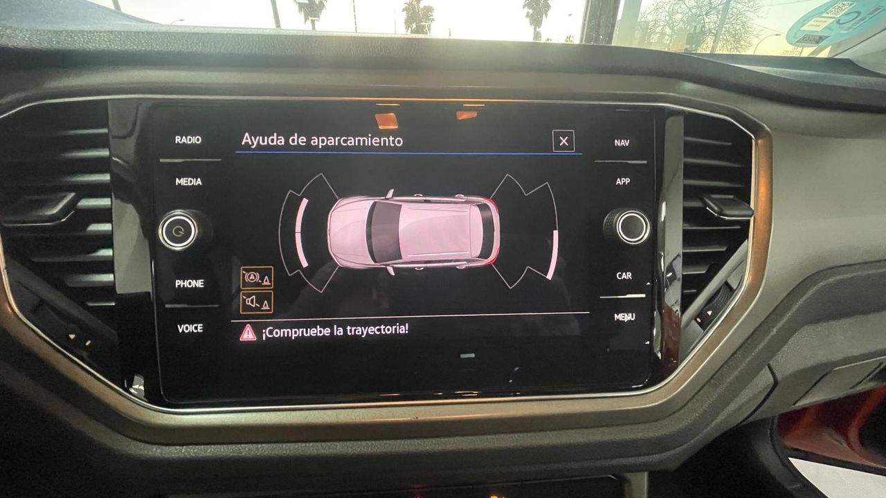 Foto Volkswagen T-Roc 11