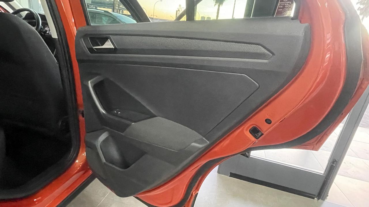 Foto Volkswagen T-Roc 13
