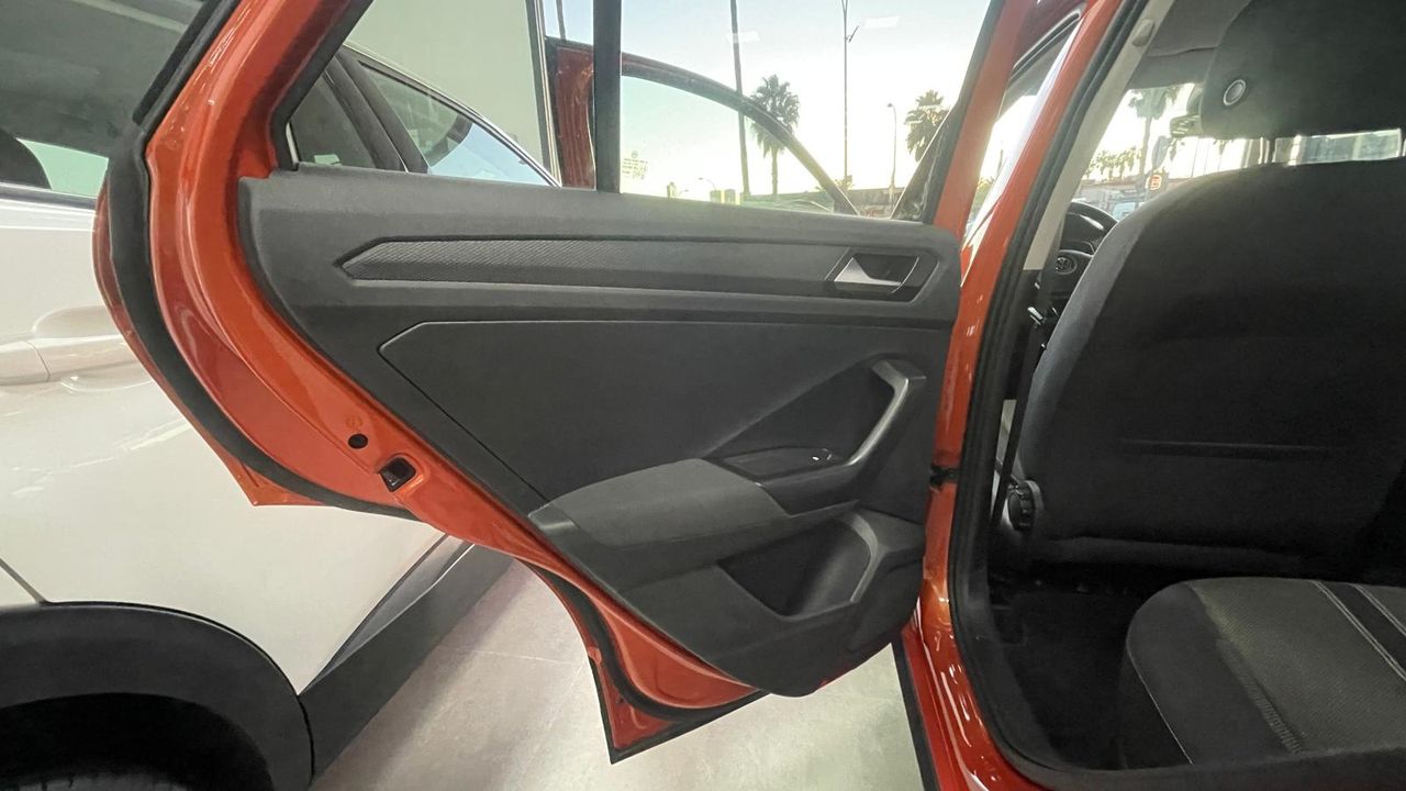 Foto Volkswagen T-Roc 22