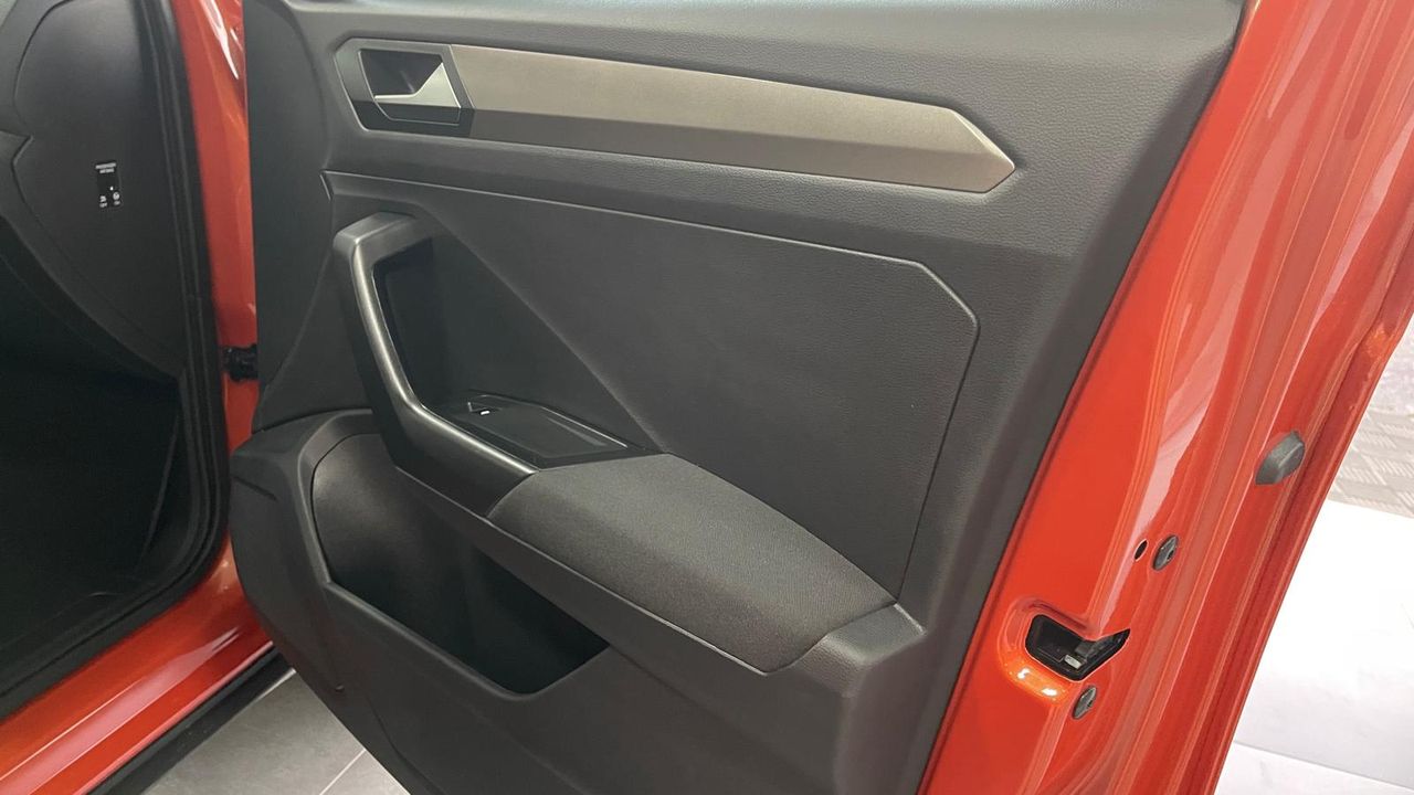 Foto Volkswagen T-Roc 25