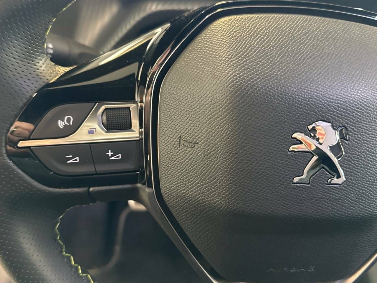 Foto Peugeot 208 8