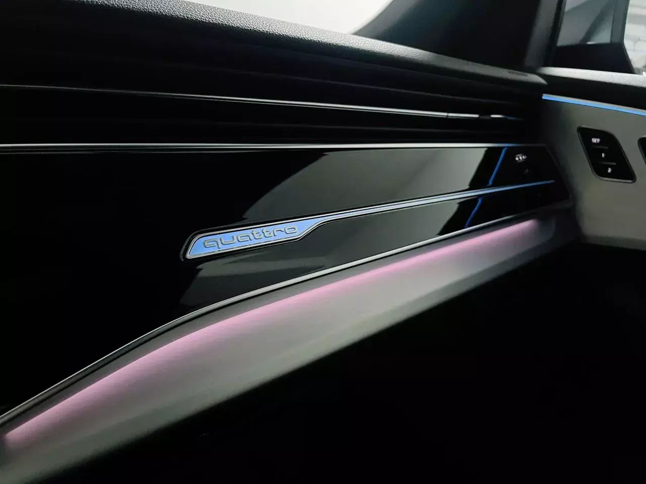 Foto Audi Q8 37