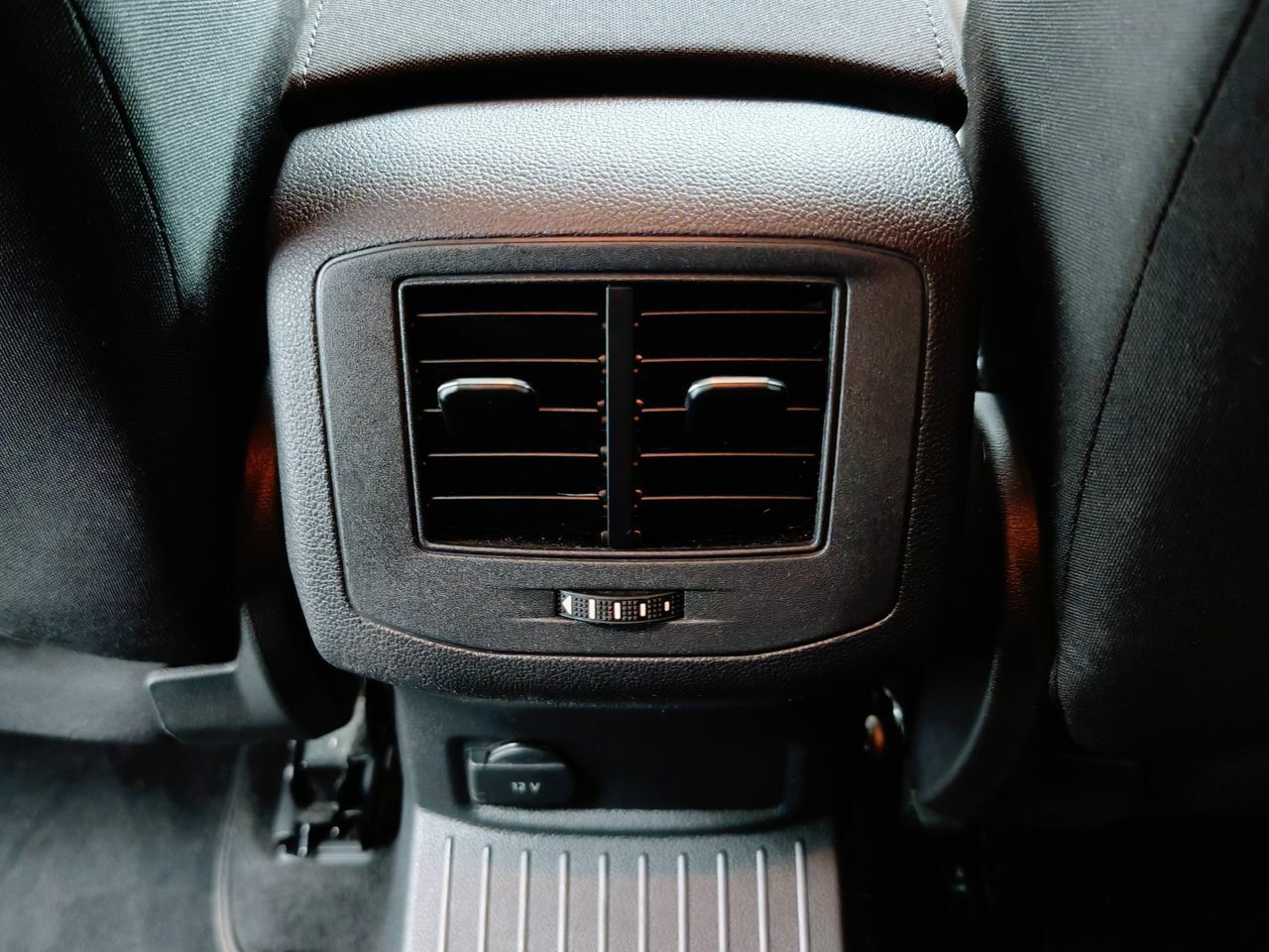 Foto Volkswagen T-Roc 24