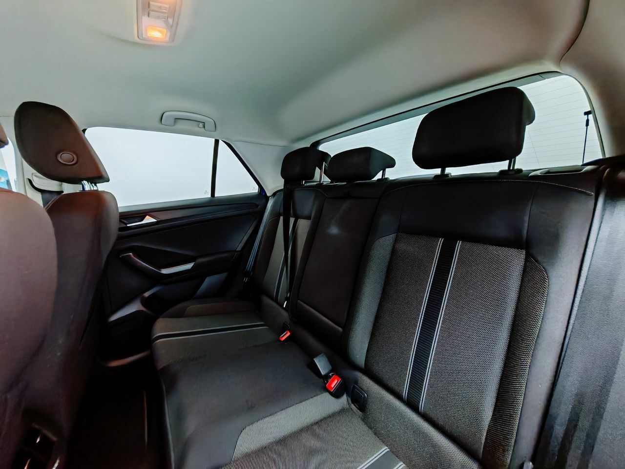 Foto Volkswagen T-Roc 25