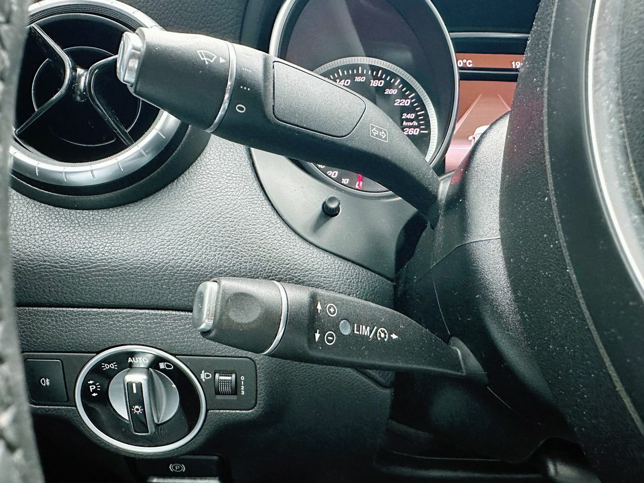 Foto Mercedes-Benz Clase CLA 21