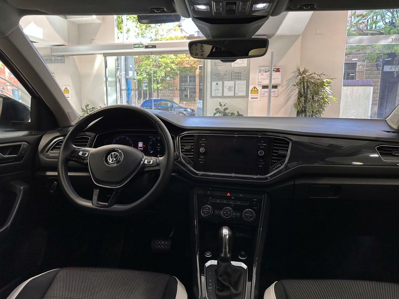 Foto Volkswagen T-Roc 8