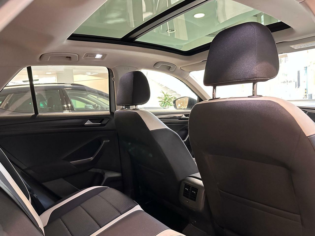 Foto Volkswagen T-Roc 9