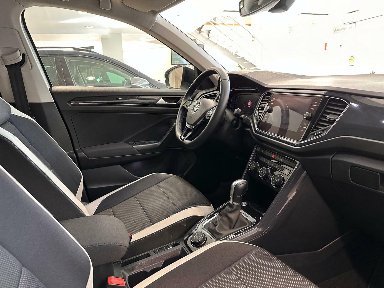 Foto Volkswagen T-Roc 10