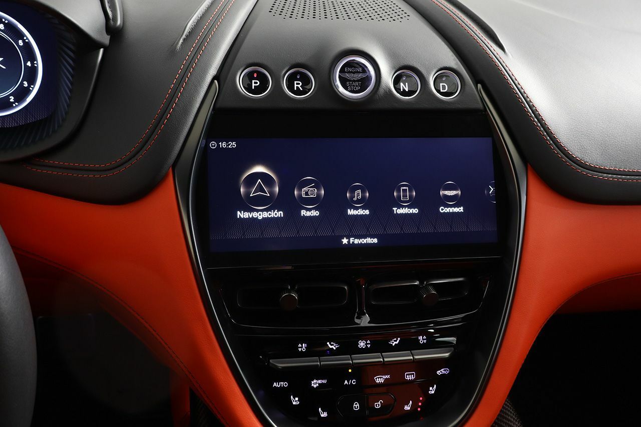 Foto Aston martin DBX 15