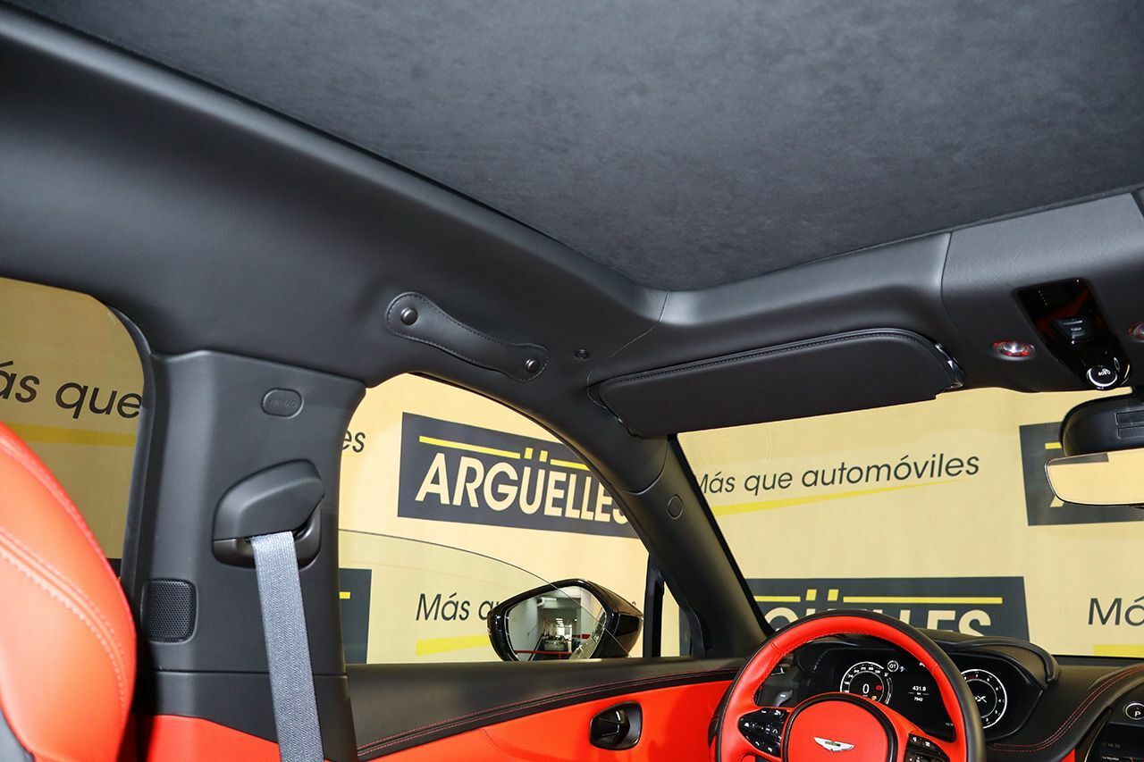Foto Aston martin DBX 32