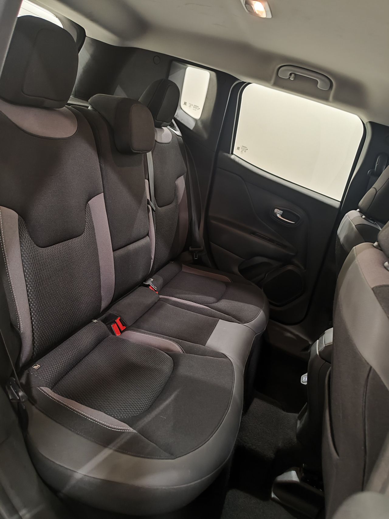 Foto Jeep Renegade 16