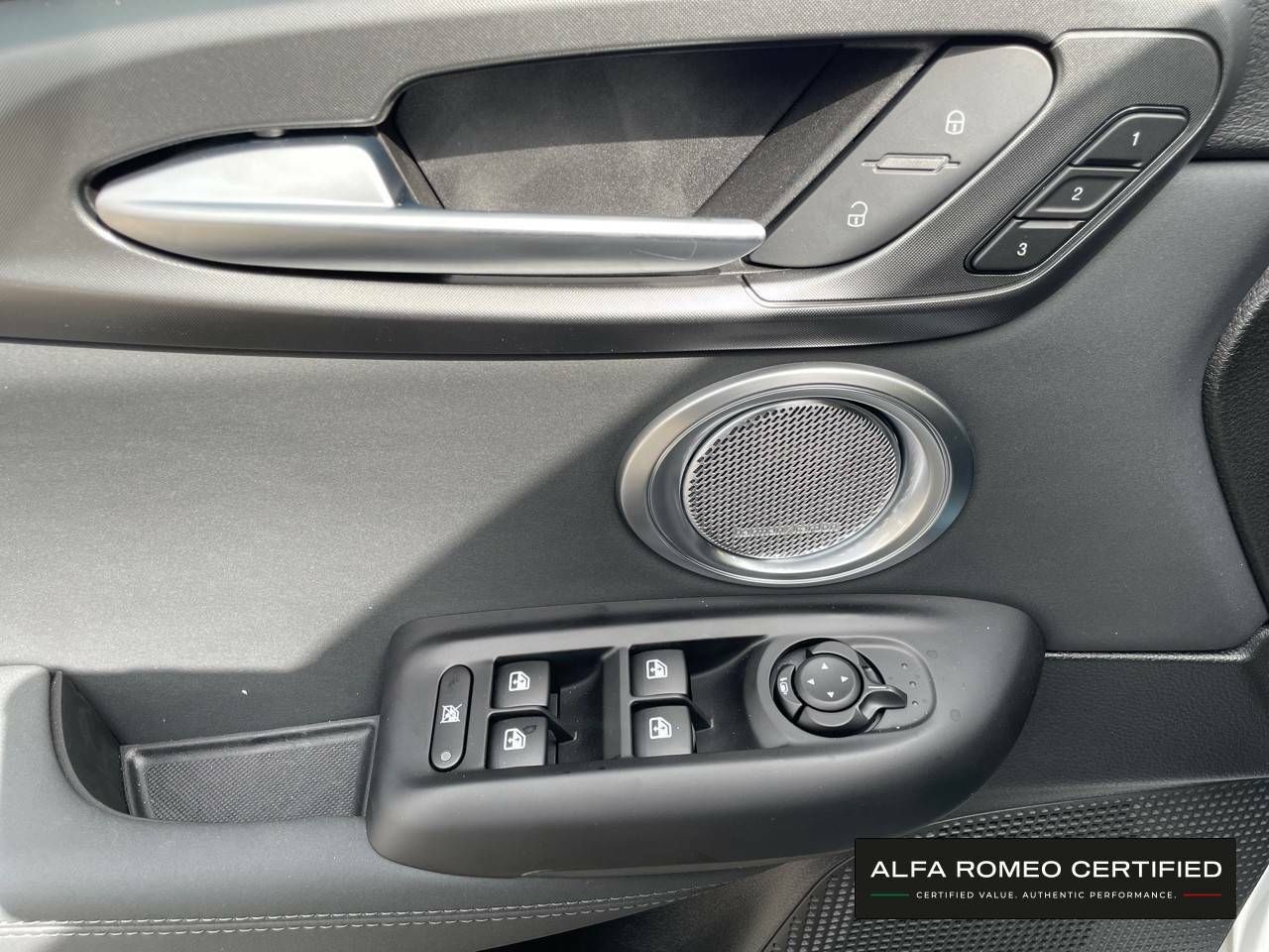 Foto Alfa Romeo Tonale 13