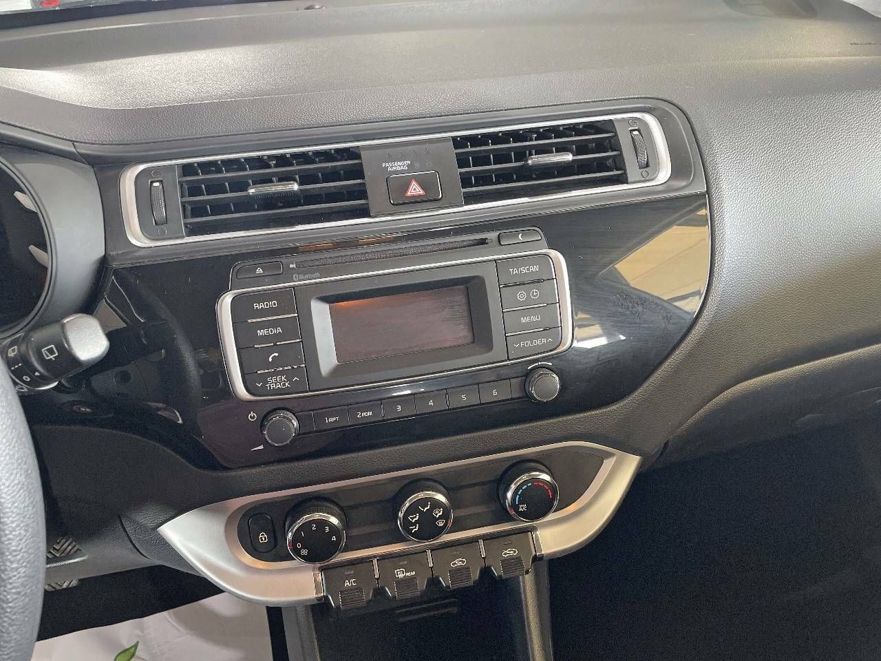 Foto Kia Rio 14