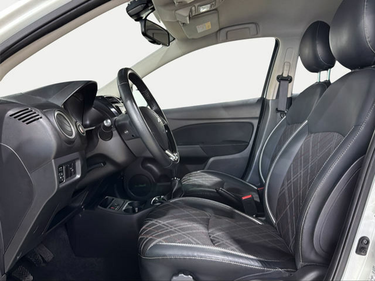 Foto Mitsubishi Space Star 7