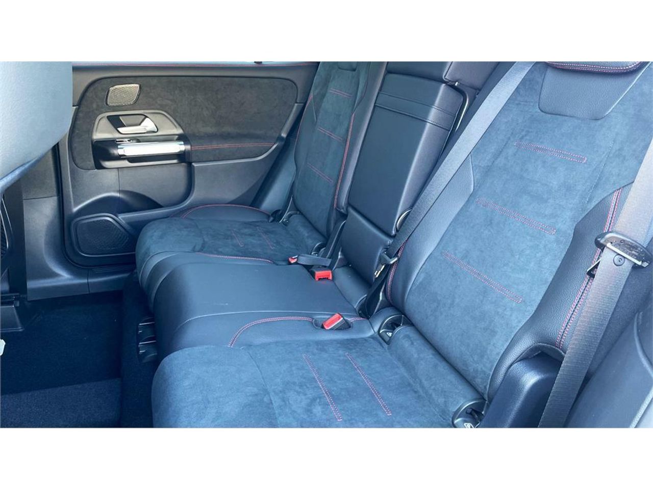 Foto Mercedes-Benz Clase GLB 11