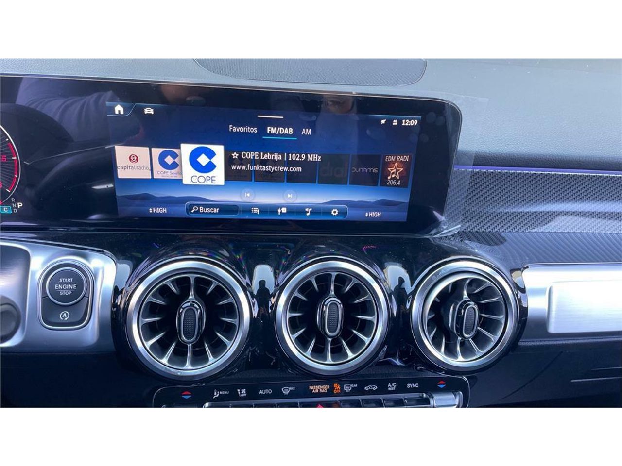 Foto Mercedes-Benz Clase GLB 14