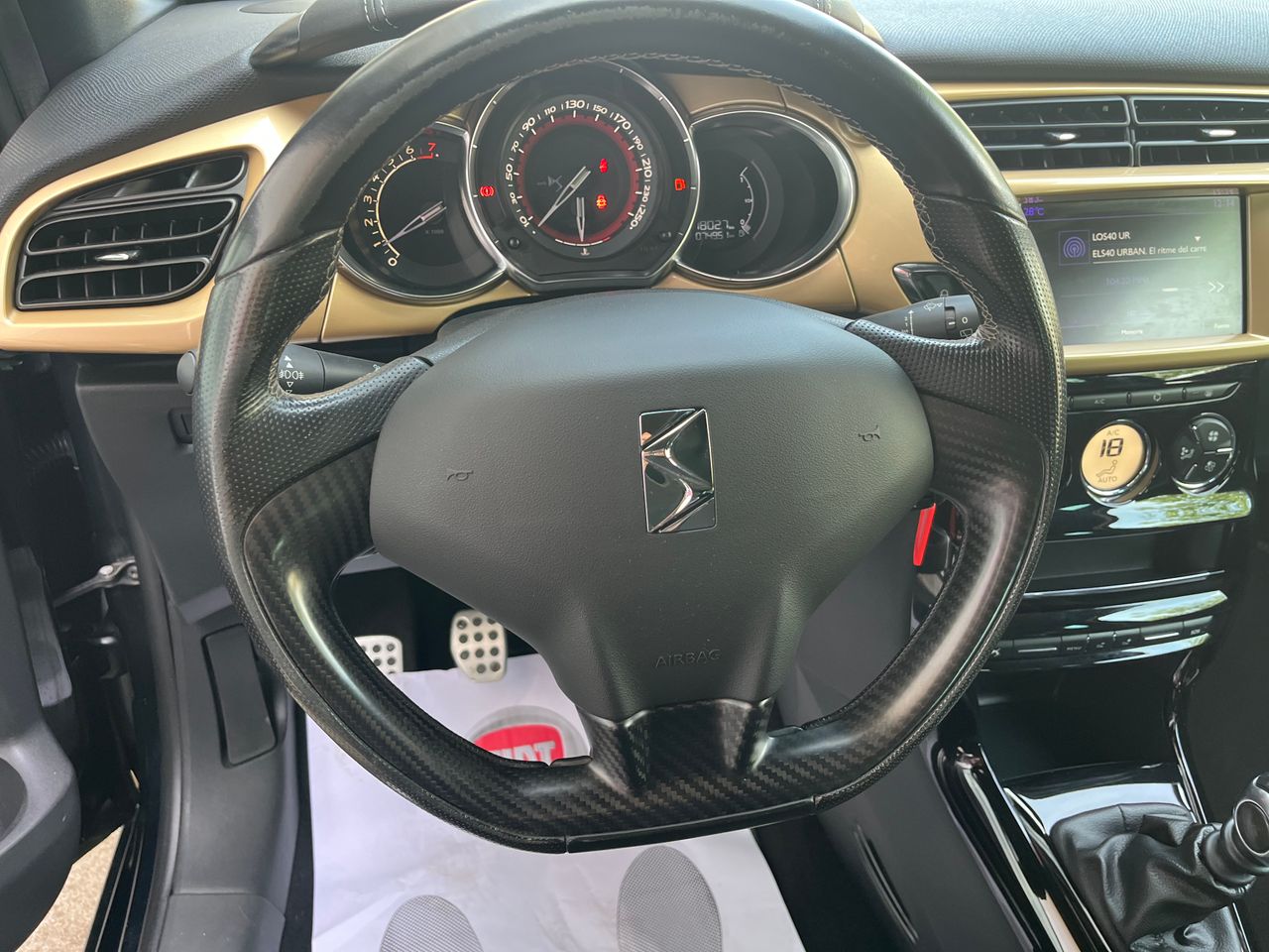 Foto DS Automobiles DS 3 18
