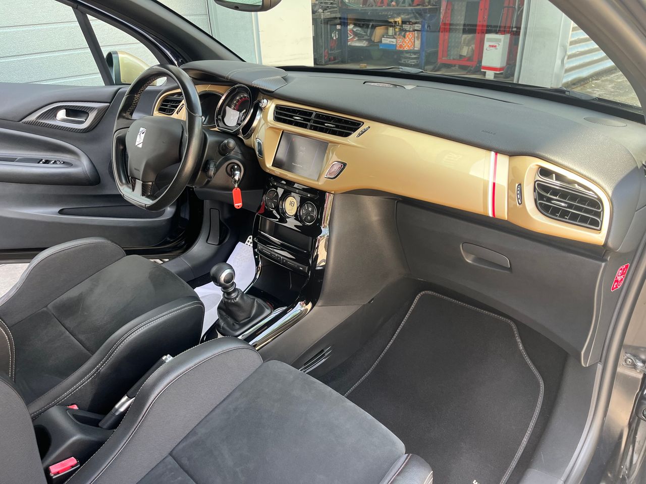 Foto DS Automobiles DS 3 22