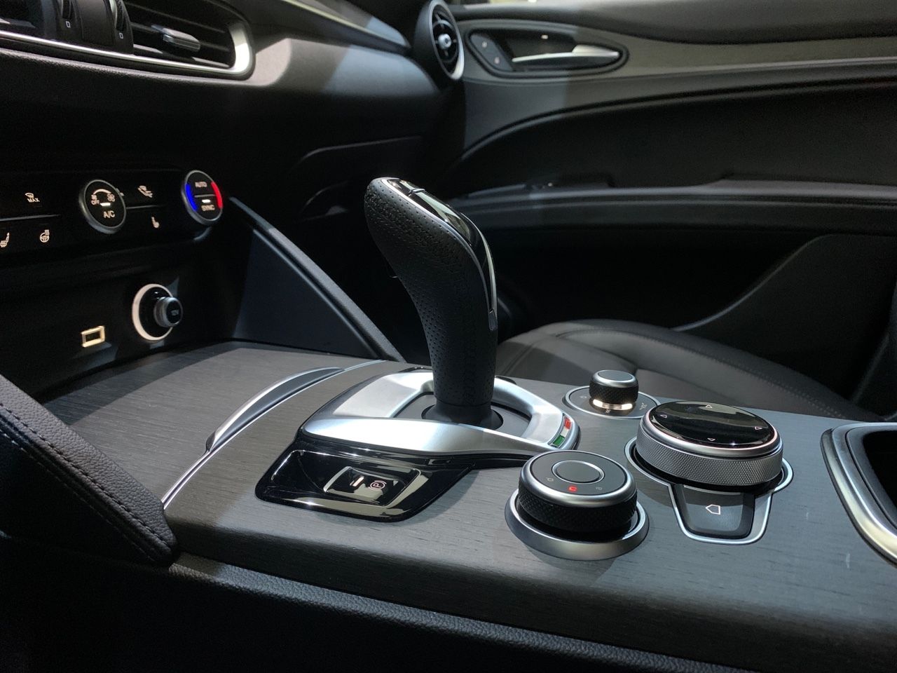 Foto Alfa Romeo Stelvio 21
