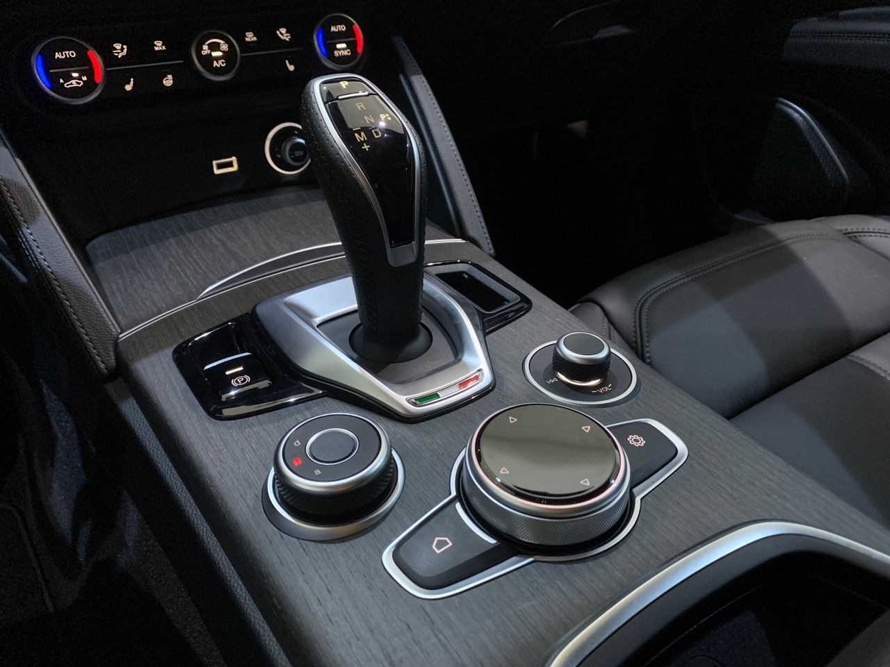Foto Alfa Romeo Stelvio 22