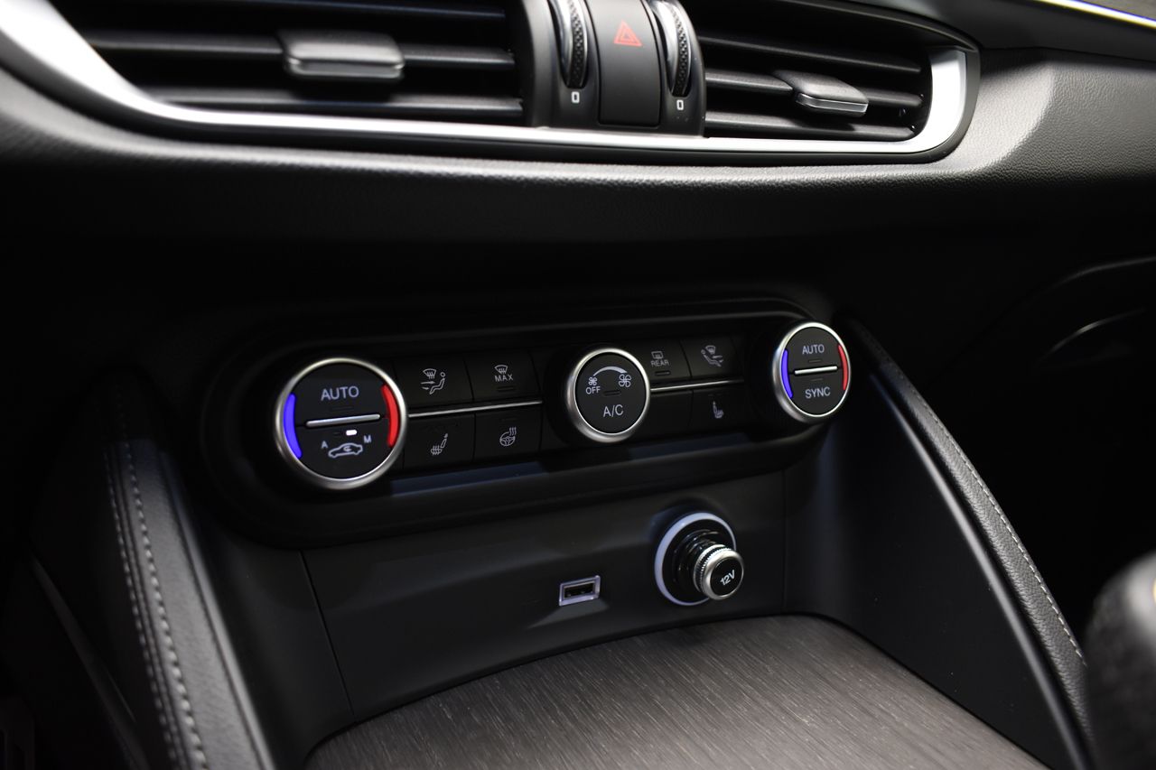 Foto Alfa Romeo Stelvio 34
