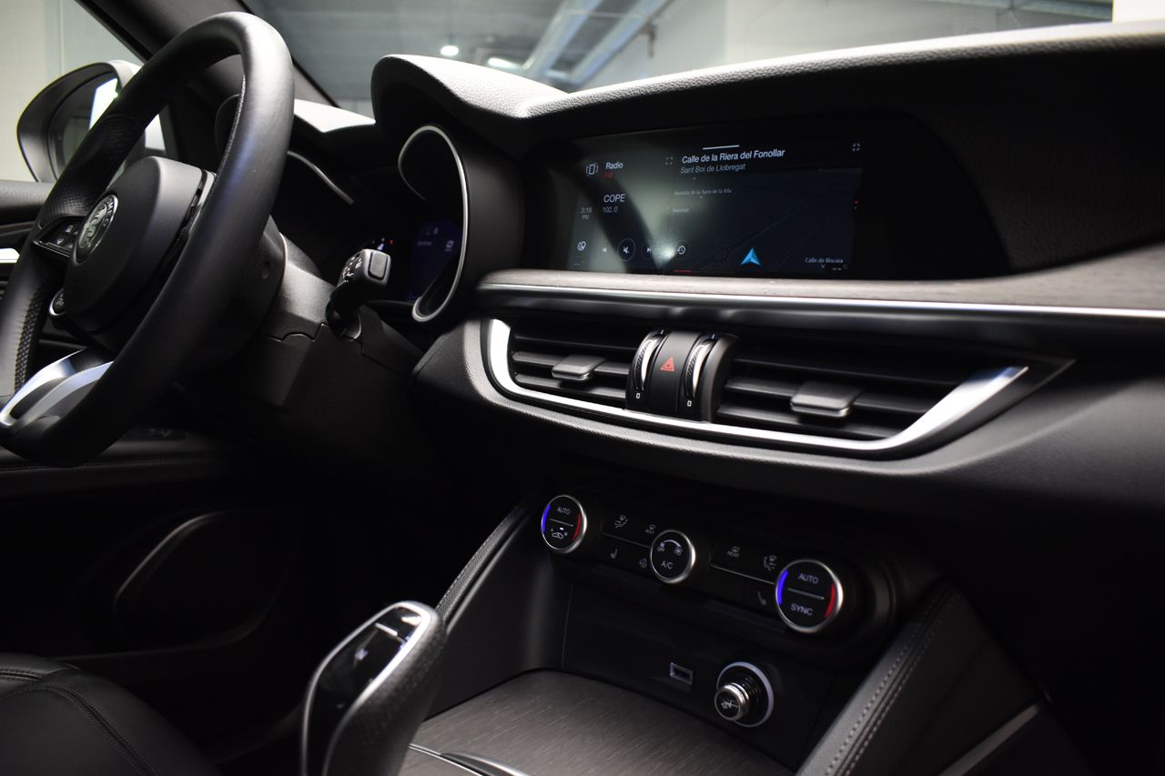 Foto Alfa Romeo Stelvio 35