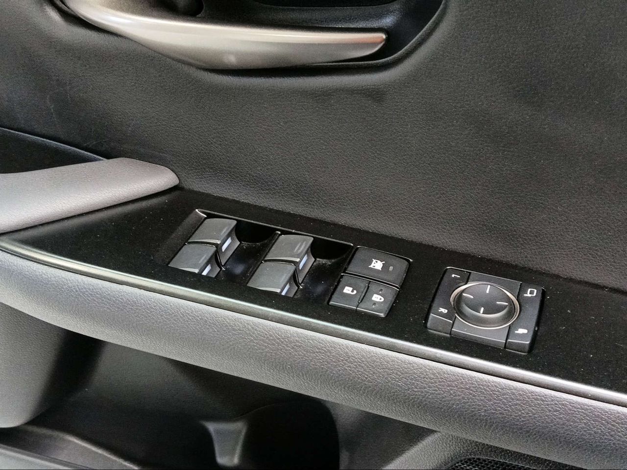 Foto Lexus UX 15