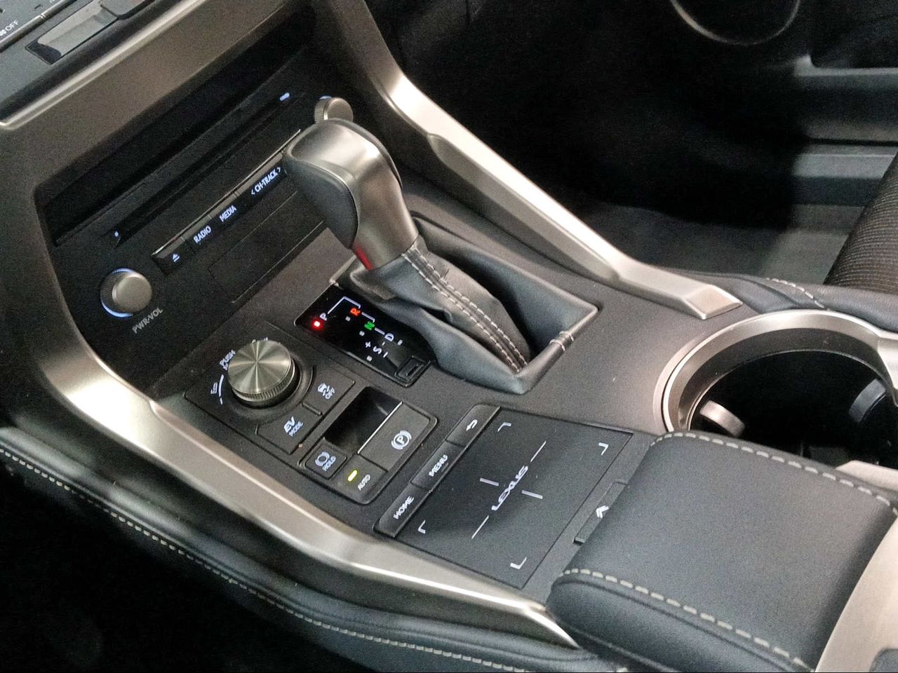 Foto Lexus NX 13
