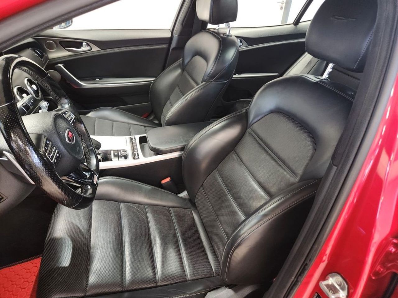 Foto Kia Stinger 11