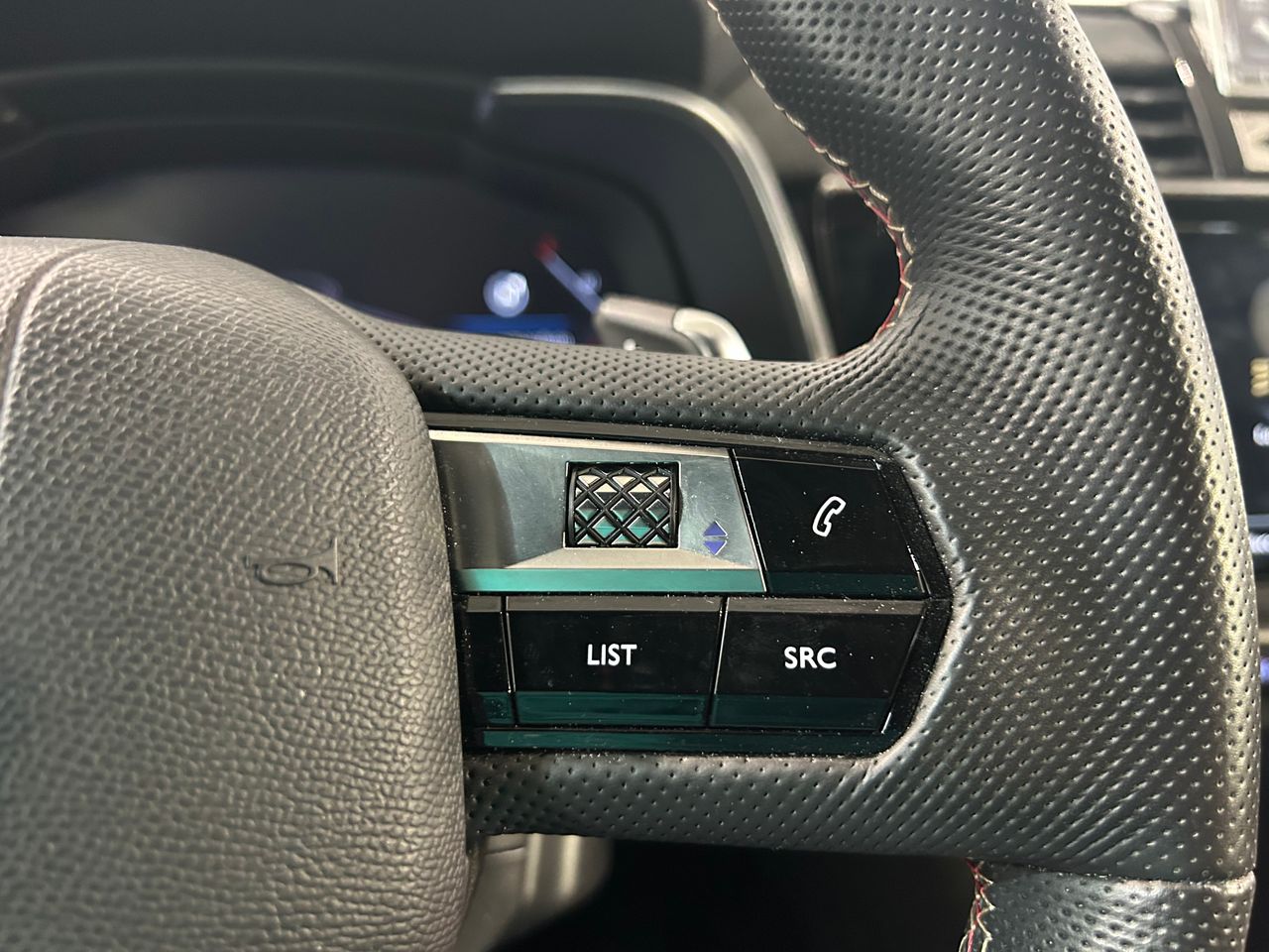 Foto DS Automobiles DS 7 30