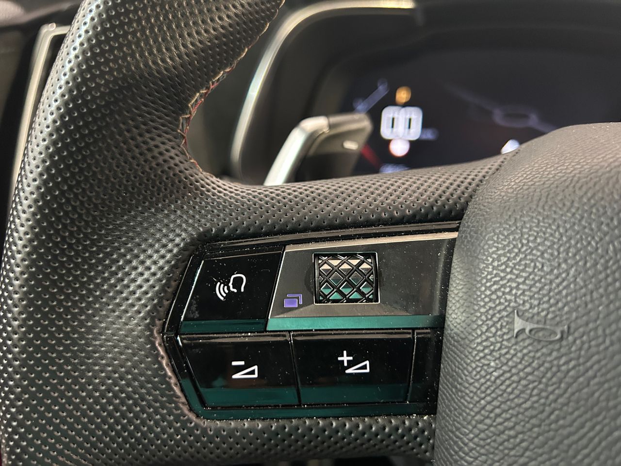 Foto DS Automobiles DS 7 31