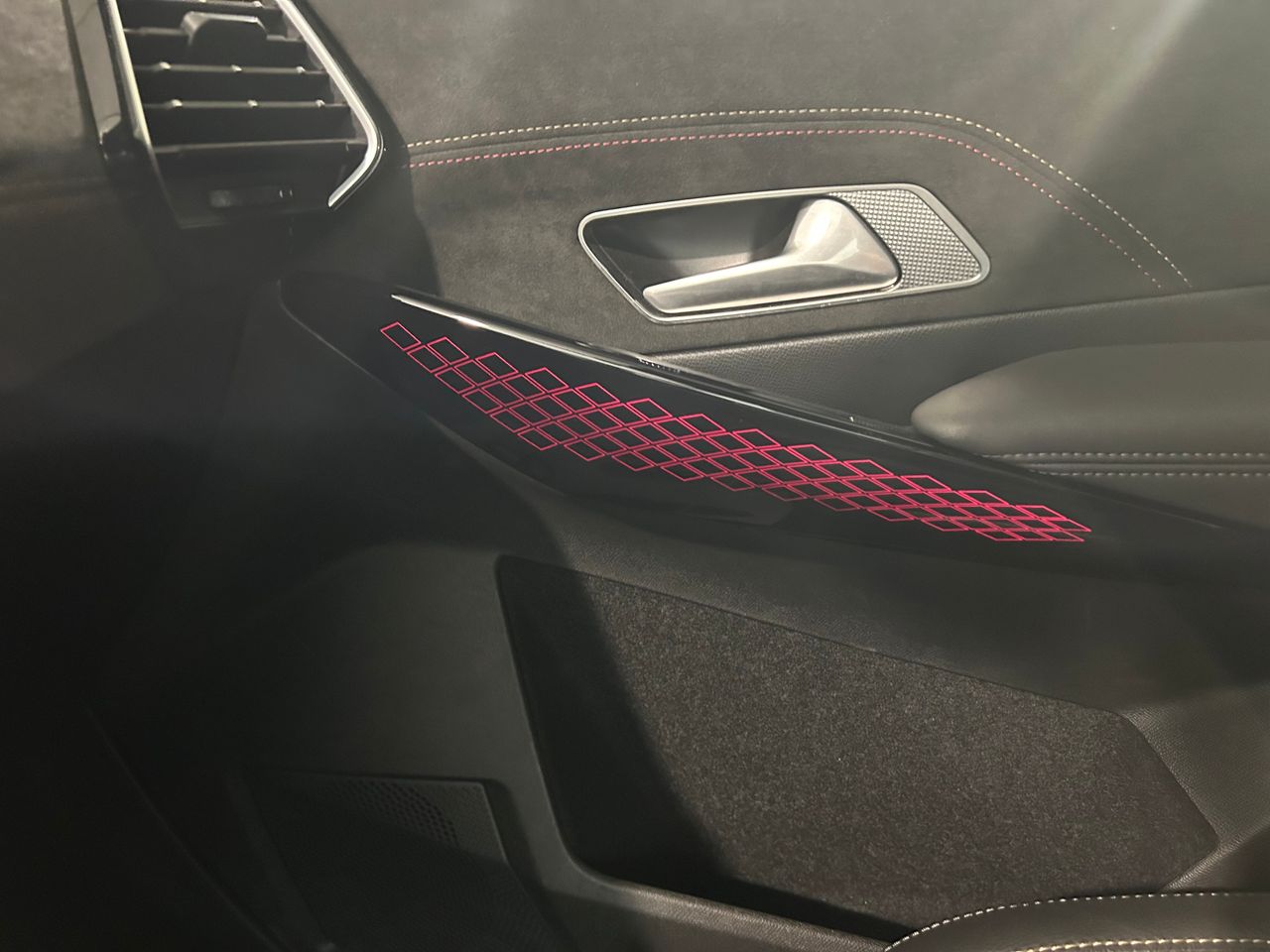 Foto DS Automobiles DS 7 32