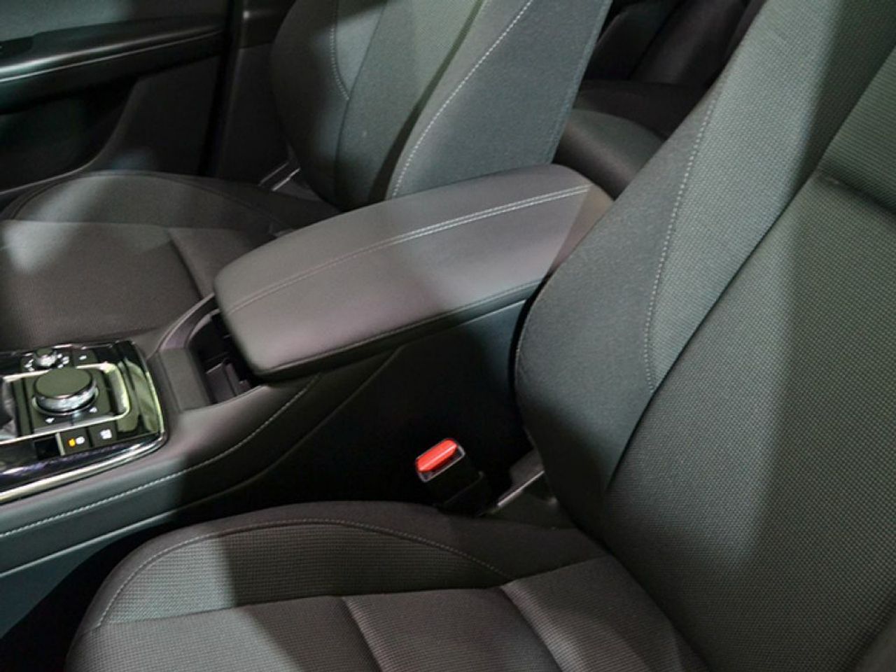 Foto Mazda CX-30 23