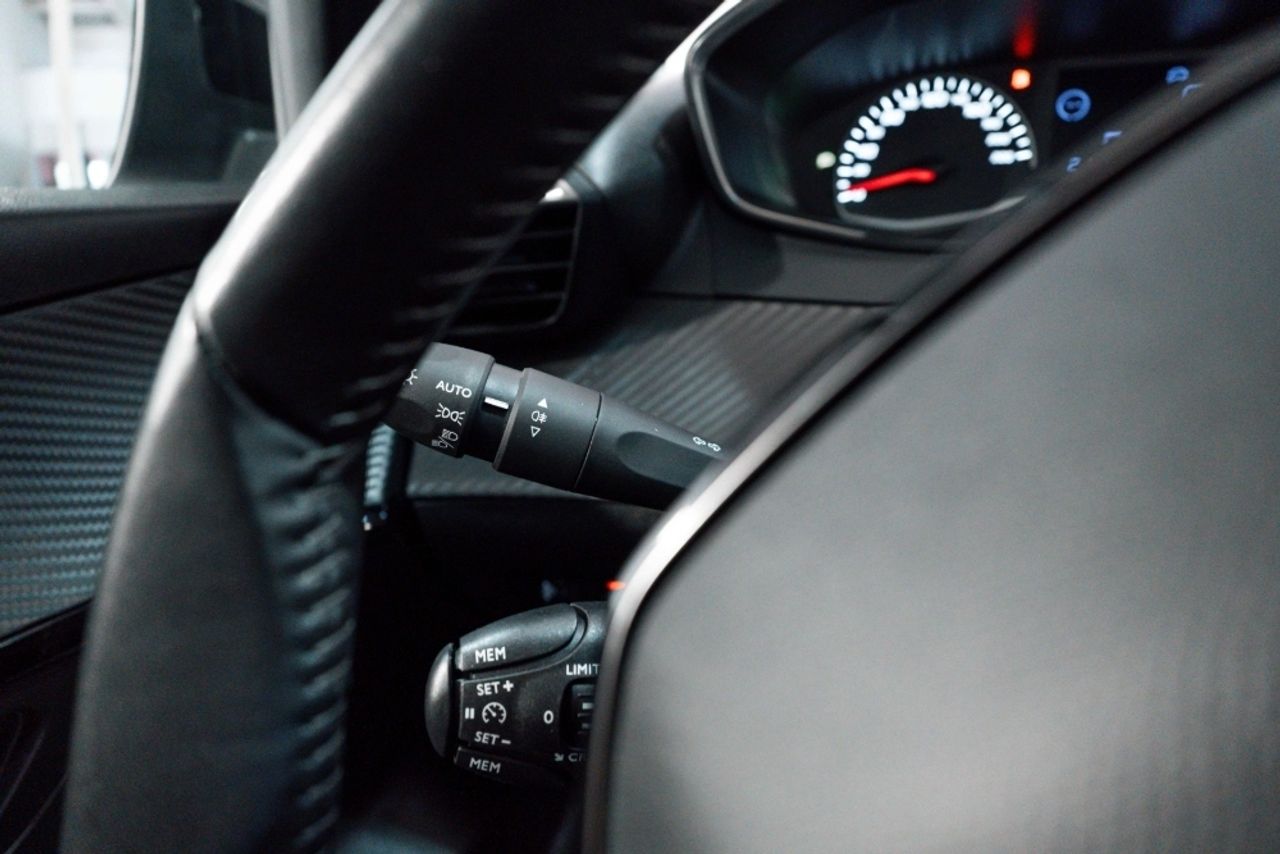 Foto Peugeot 208 10