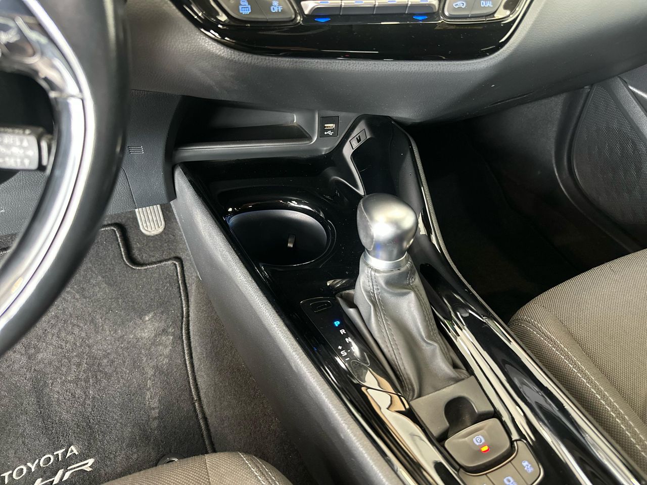 Foto Toyota C-HR 17