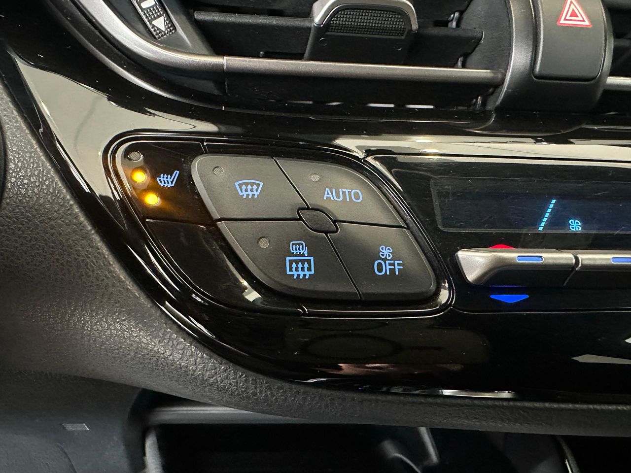 Foto Toyota C-HR 18