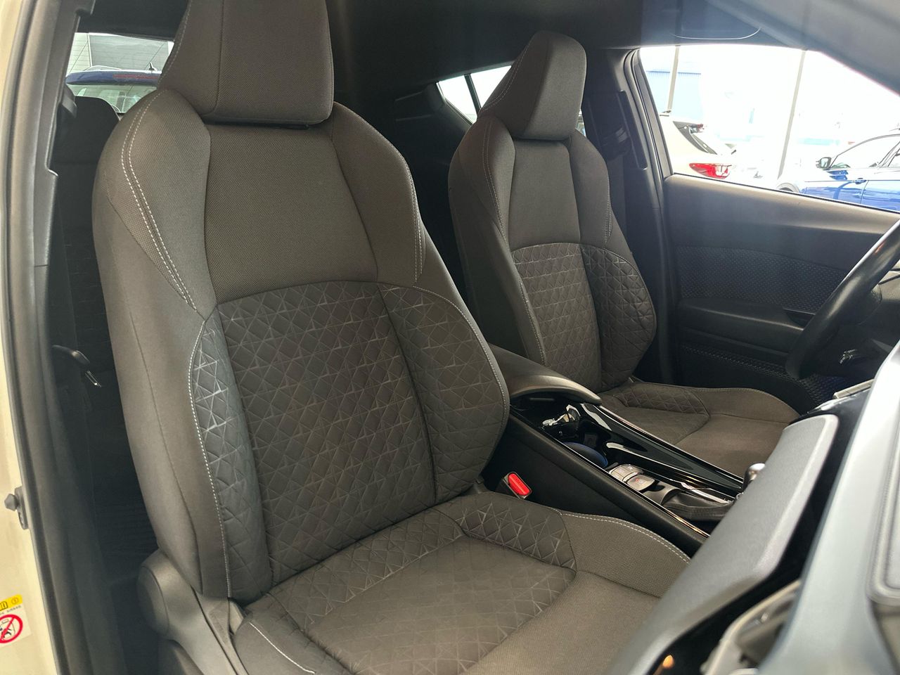 Foto Toyota C-HR 22
