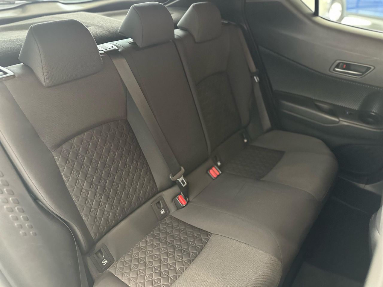 Foto Toyota C-HR 23