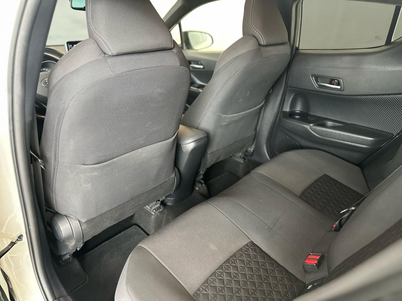 Foto Toyota C-HR 24