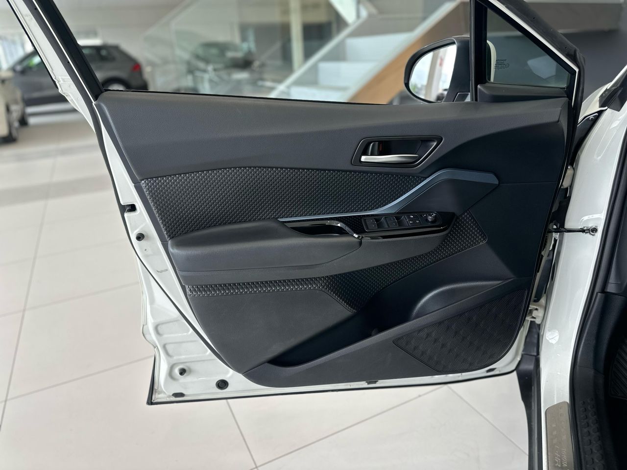 Foto Toyota C-HR 25