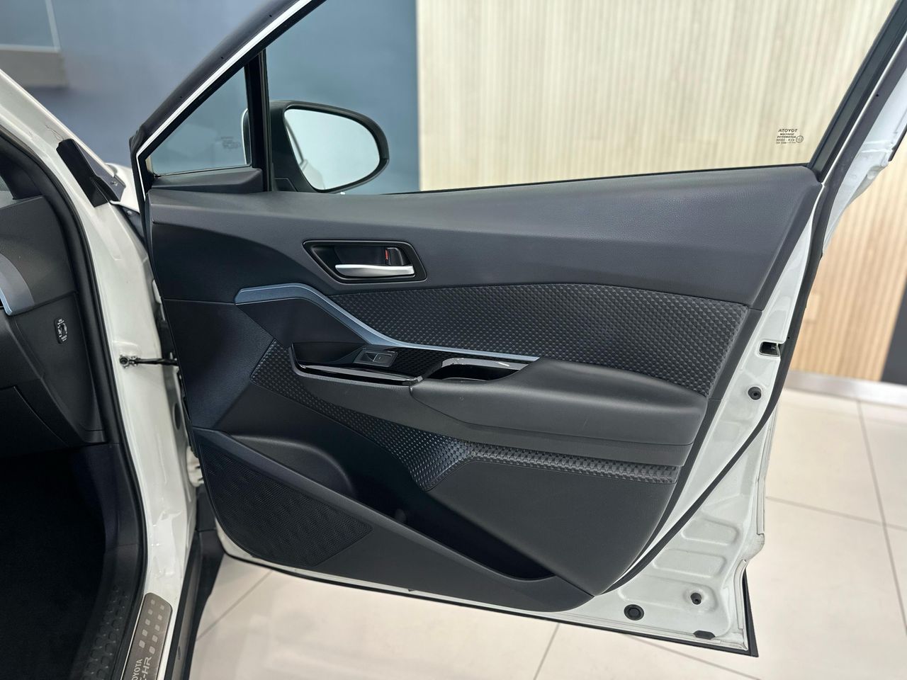 Foto Toyota C-HR 27