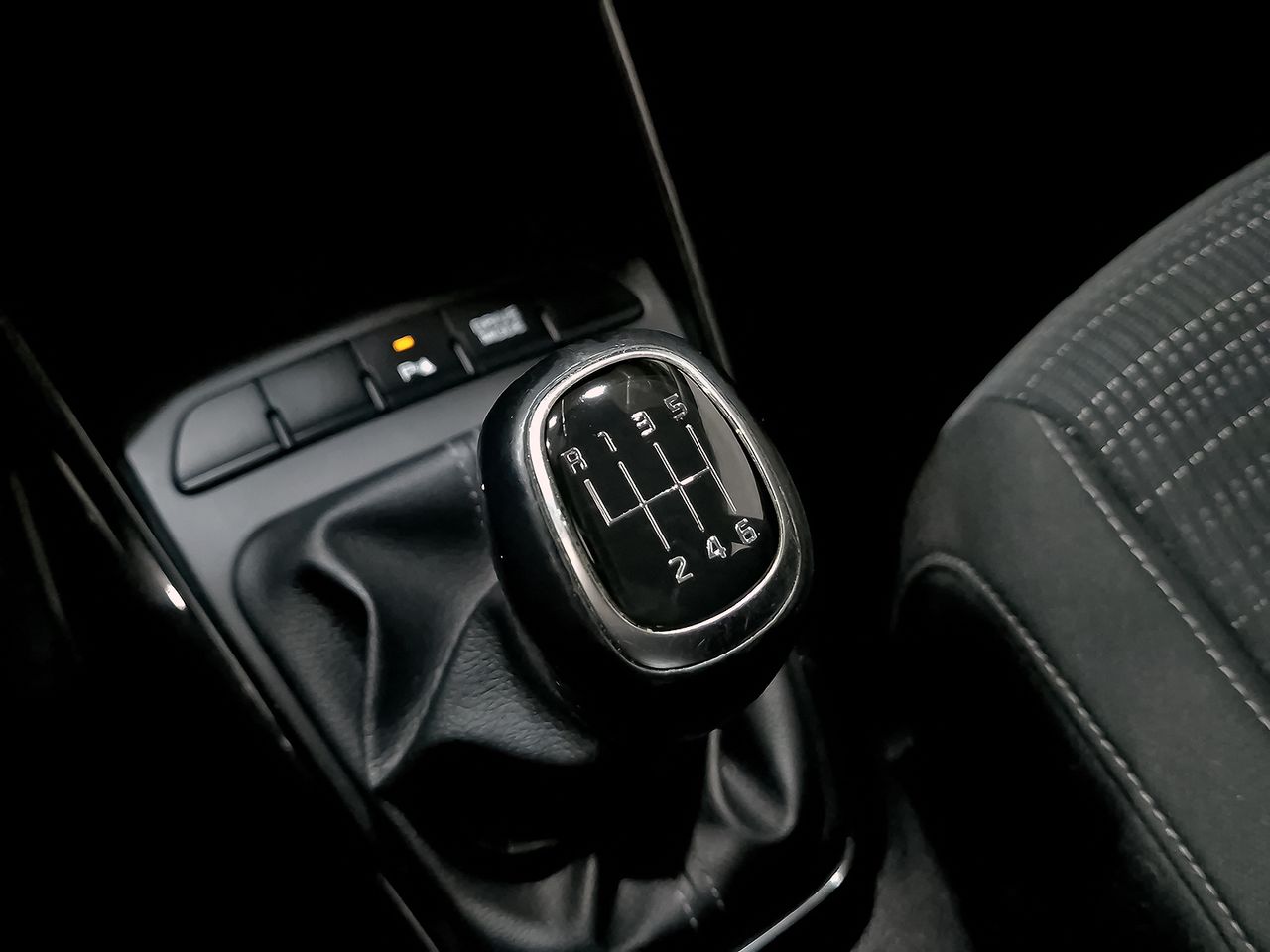Foto Kia Stonic 28