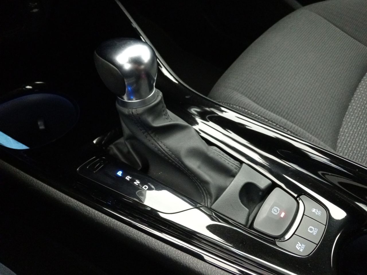 Foto Toyota C-HR 15