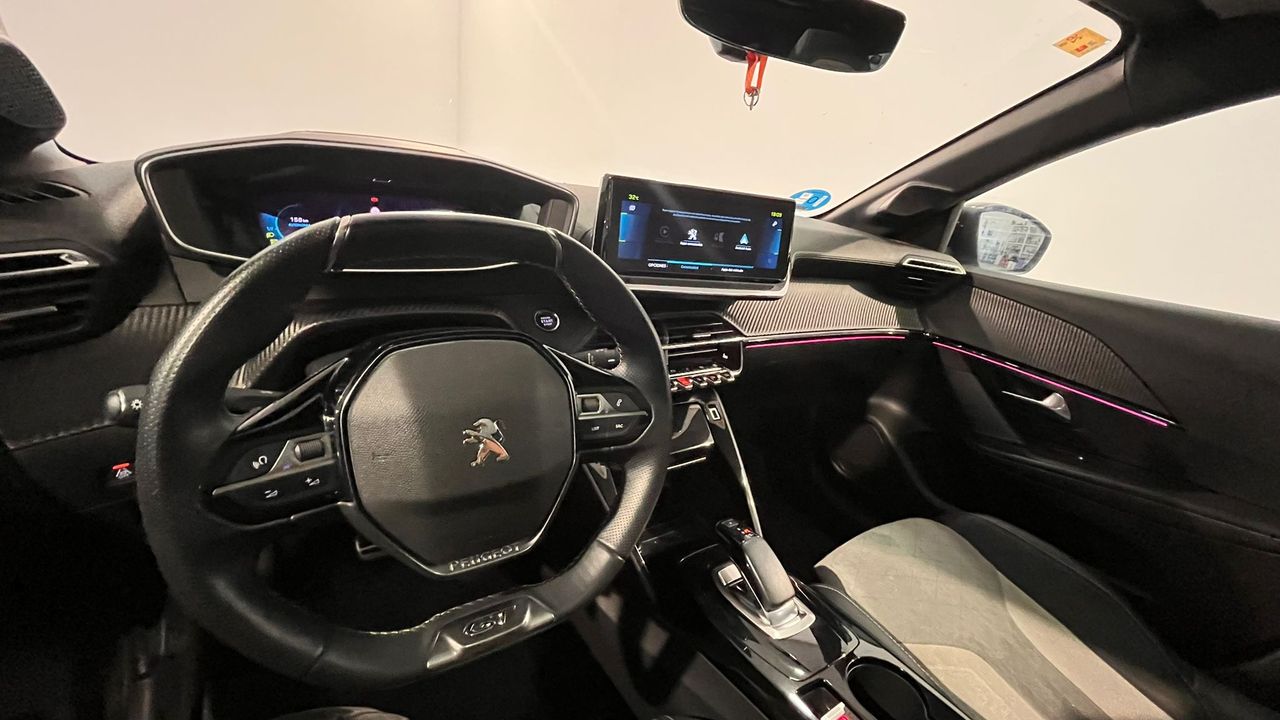 Foto Peugeot e-208 10