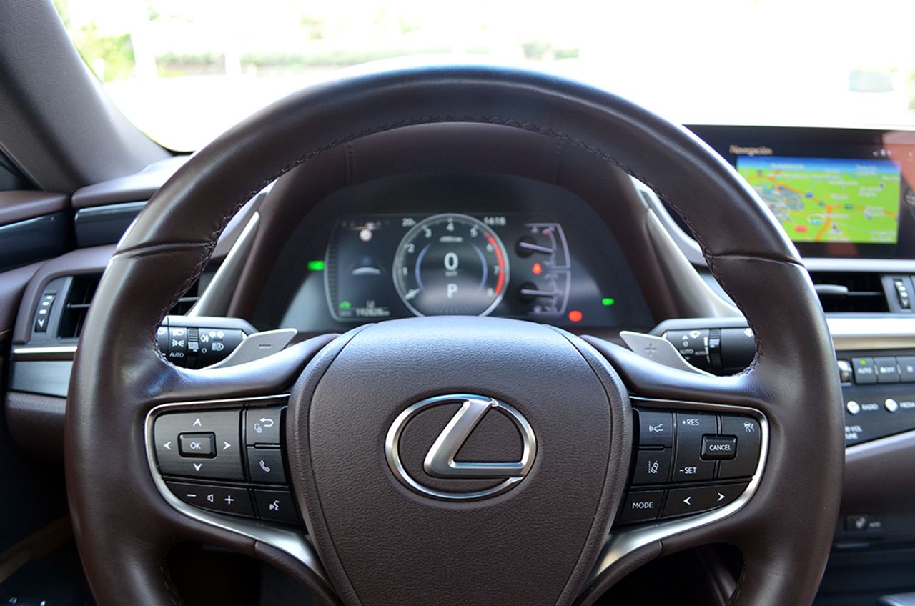 Foto Lexus ES 18