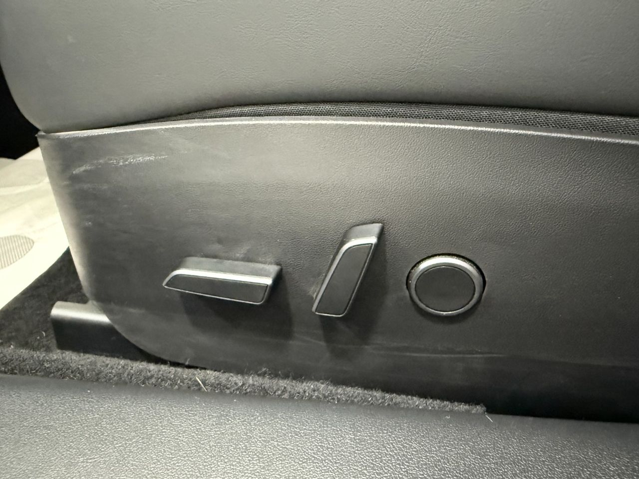 Foto Tesla Model 3 4
